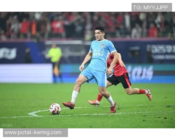 广东恒大与上海申花激战正酣谁将赢得这场中超巅峰对决